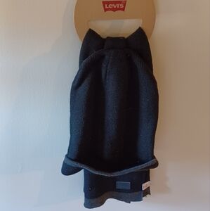Levi's NWT Men's Hat and Scarf